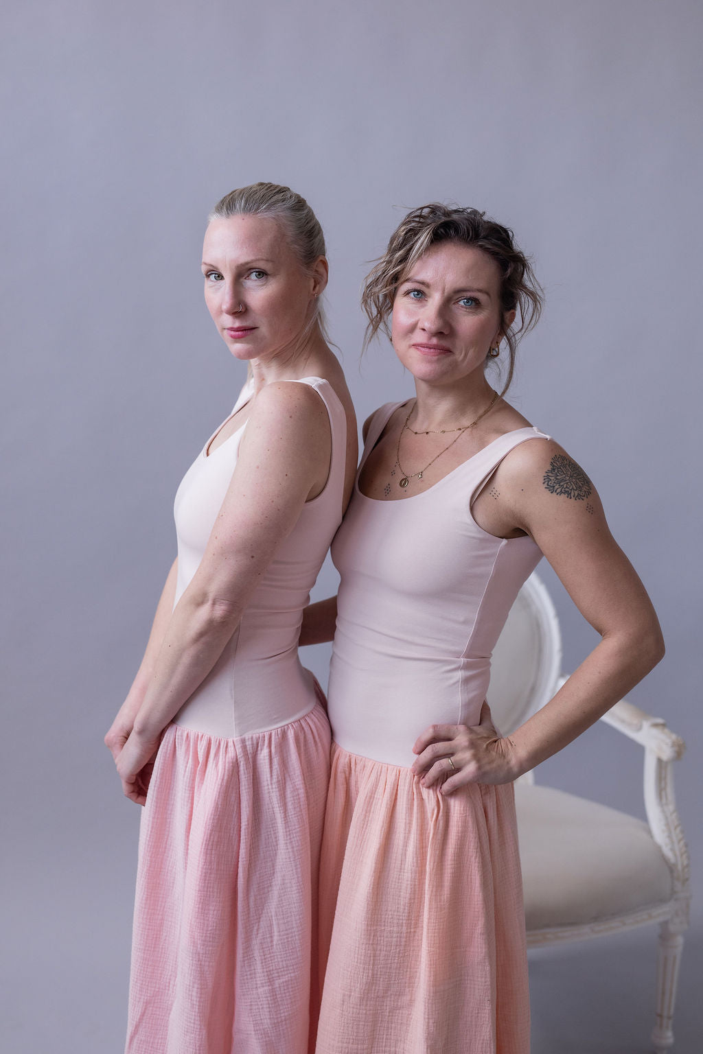 damske-saty-dvojita-predni-vrstva – pro-jistotu-a-krasnou-siluetu -pruzny-a -pohodlny-uplet-nahore-Llehka-a-bohata-muselinova-sukne-vsestranne-zenske-a-nadcasove-vhodne-k-mori-na-prochazky-na-veceri-svetle-oranzova