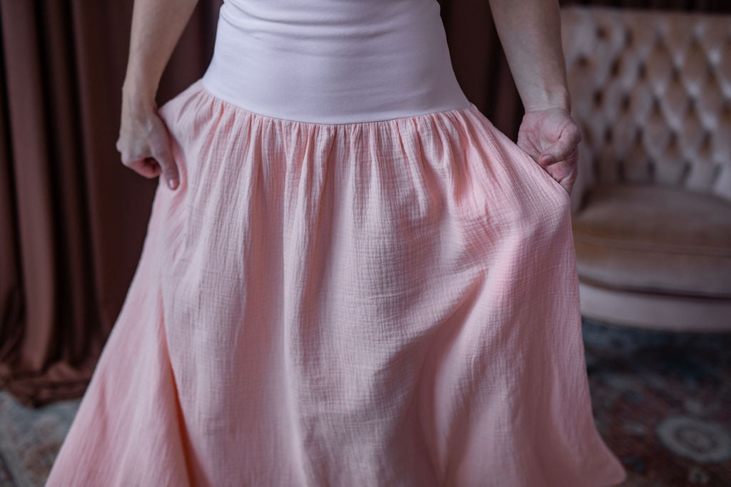 damske-saty-dvojita-predni-vrstva – pro-jistotu-a-krasnou-siluetu -pruzny-a -pohodlny-uplet-nahore-Llehka-a-bohata-muselinova-sukne-vsestranne-zenske-a-nadcasove-vhodne-k-mori-na-prochazky-na-veceri-svetle-oranzova-detail