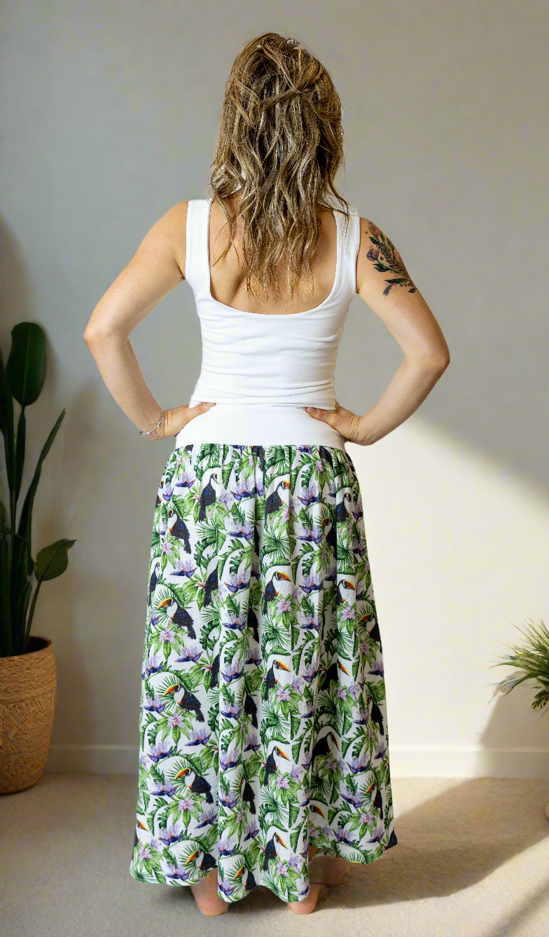 damske-saty-pruzne-pohodlne-úplet-nahoře-lehka- bohata-mušelínova-sukně-všestranné-nadčasové-styl-svoboda -tukani