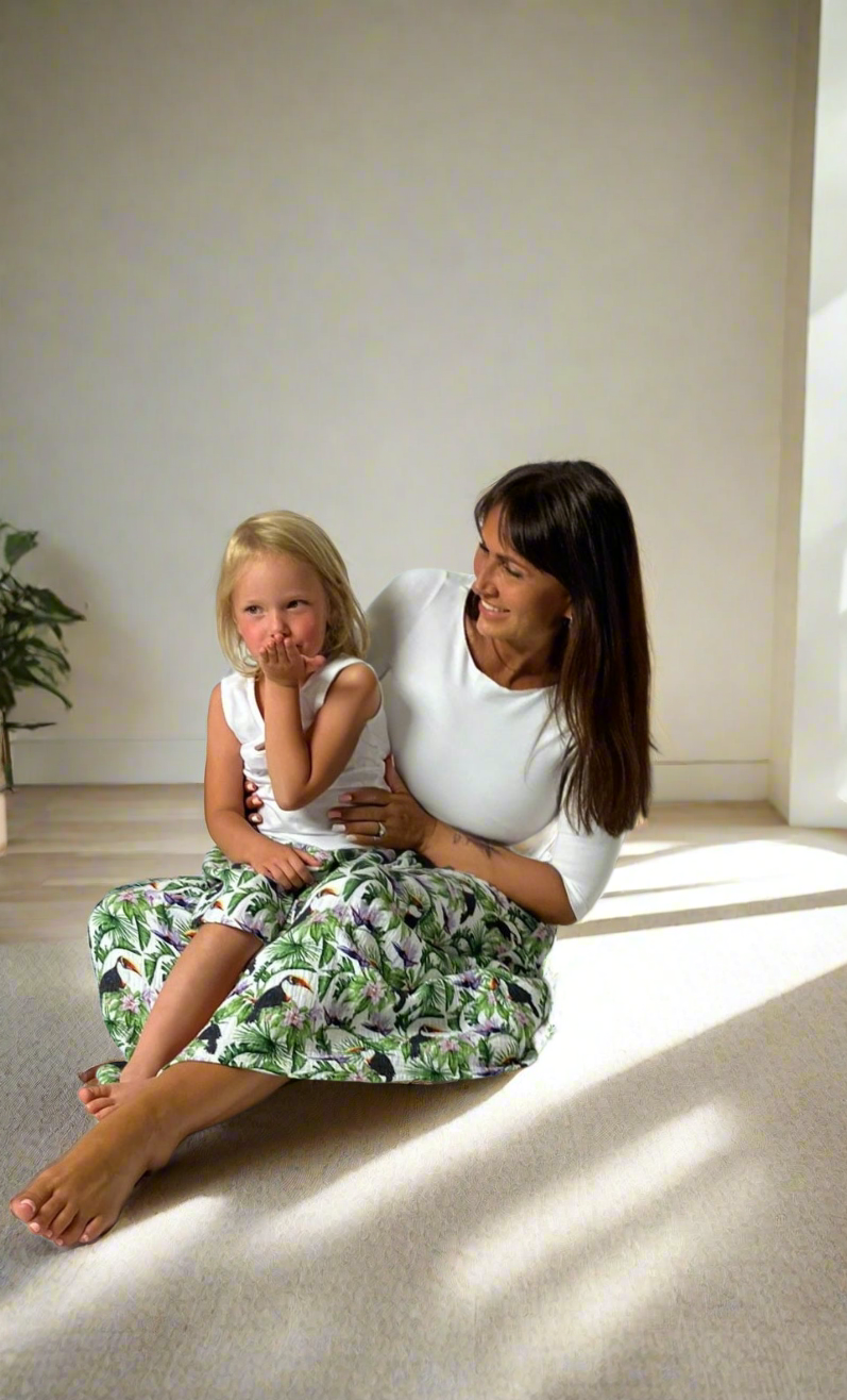 damske-saty-pruzne-pohodlne-úplet-nahoře-lehka- bohata-mušelínova-sukně-všestranné-nadčasové-styl-svoboda -tukani