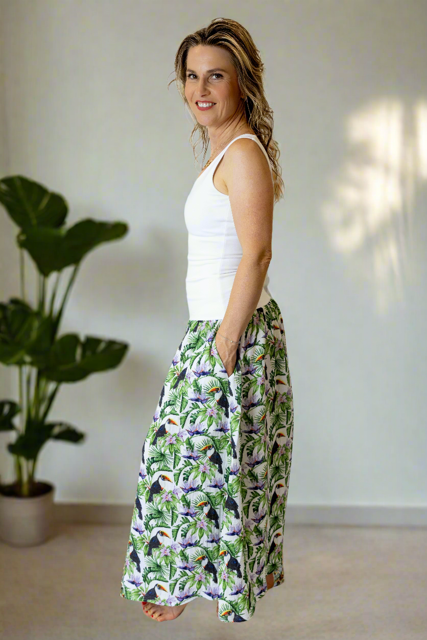 damske-saty-pruzne-pohodlne-úplet-nahoře-lehka- bohata-mušelínova-sukně-všestranné-nadčasové-styl-svoboda -tukani