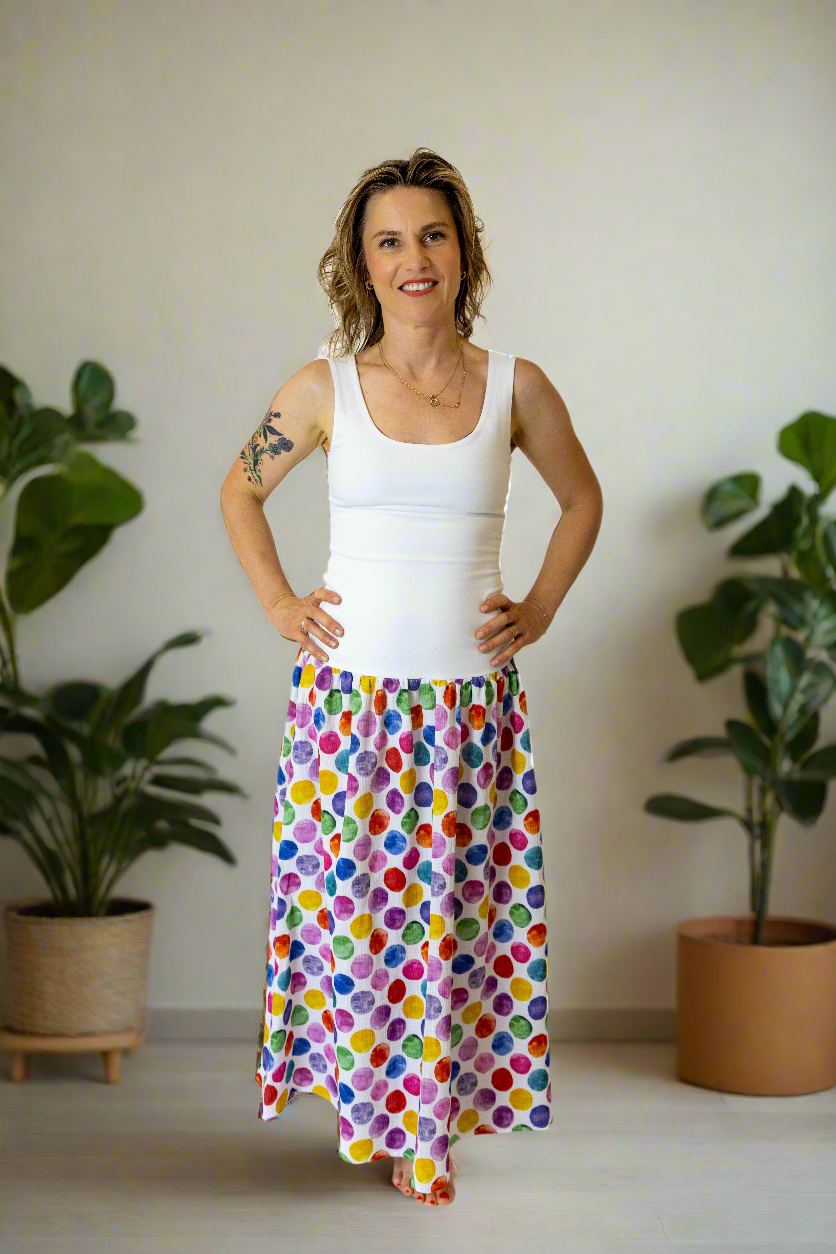 damske-saty-pruzne-pohodlne-úplet-nahoře-lehka- bohata-mušelínova-sukně-všestranné-nadčasové-styl-svoboda -colors