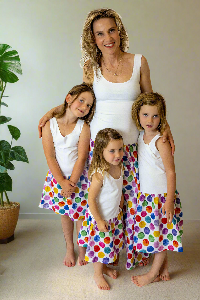 damske-saty-pruzne-pohodlne-úplet-nahoře-lehka- bohata-mušelínova-sukně-všestranné-nadčasové-styl-svoboda -colors