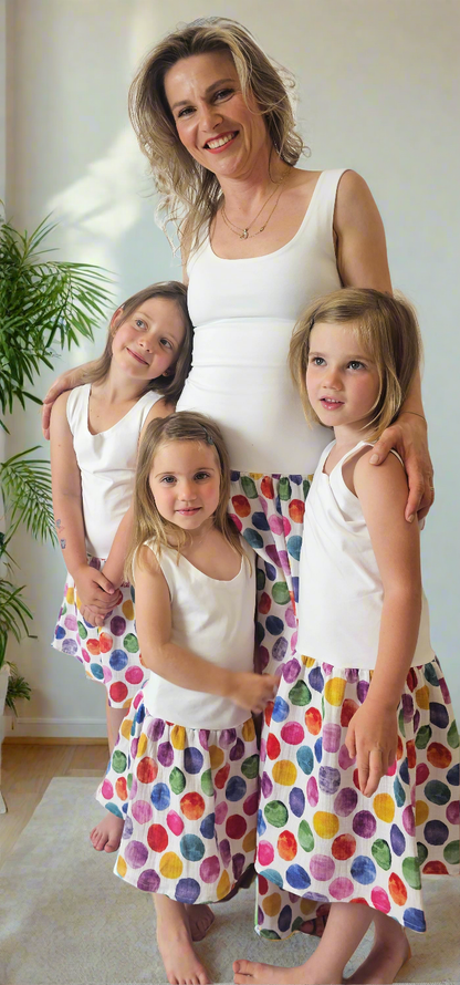 damske-saty-pruzne-pohodlne-úplet-nahoře-lehka- bohata-mušelínova-sukně-všestranné-nadčasové-styl-svoboda -colors