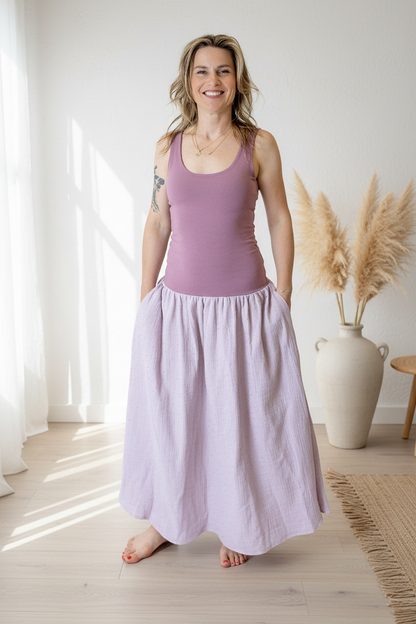 damske-saty-pruzne-pohodlne-úplet-nahoře-lehka- bohata-mušelínova-sukně-všestranné-nadčasové-styl-svoboda -zlate-tecky-ruzova