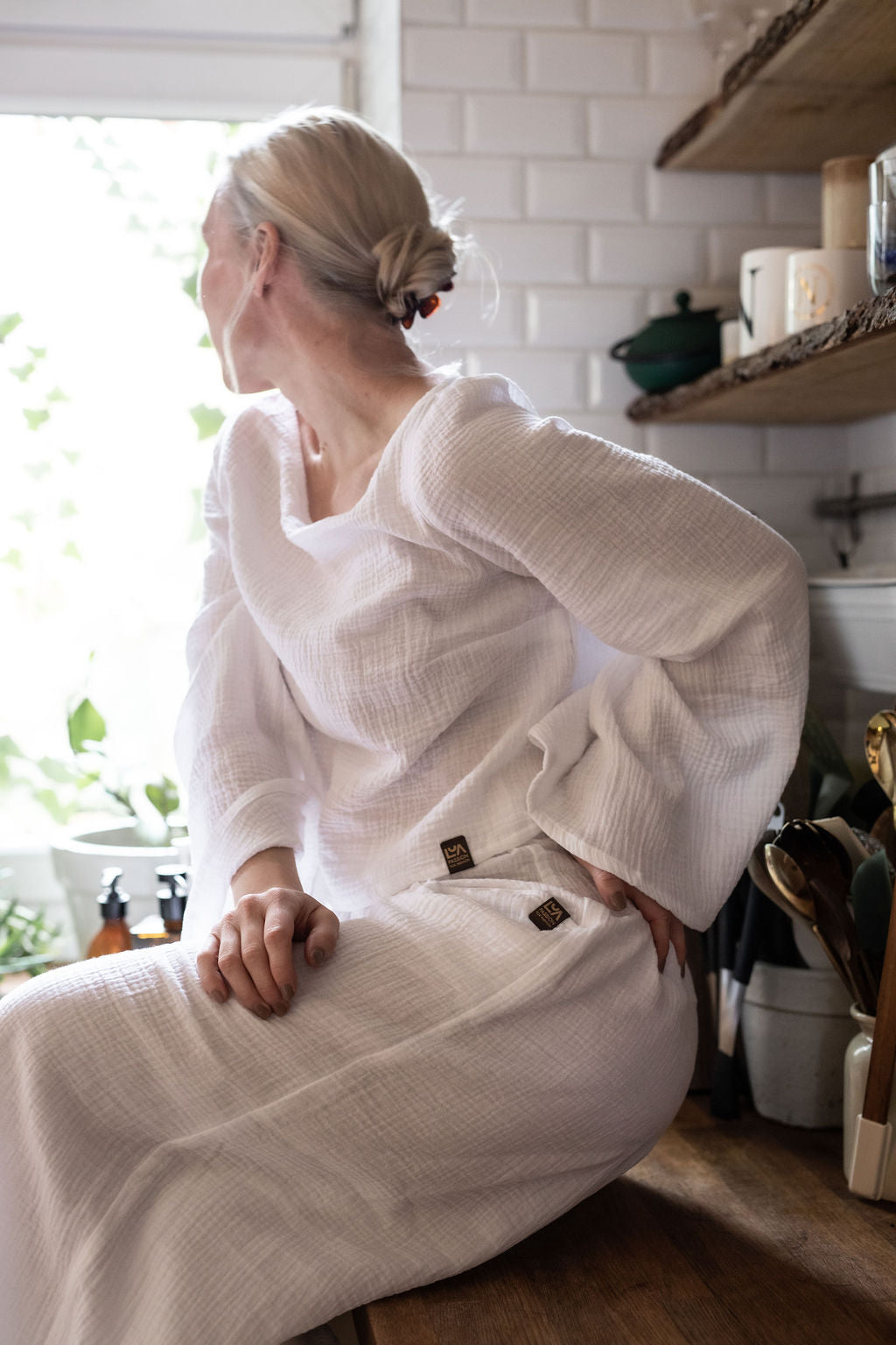 damsky-top-Lehkost-elegance-volnost-jemny- bavlneny-muselin-siroke-rukavy-perfektne-ladi-s-nasimi-balonovymi-kalhotami–Styl-komfort-na-jedničku-Idealni-pro-každodeni- noseni-bila