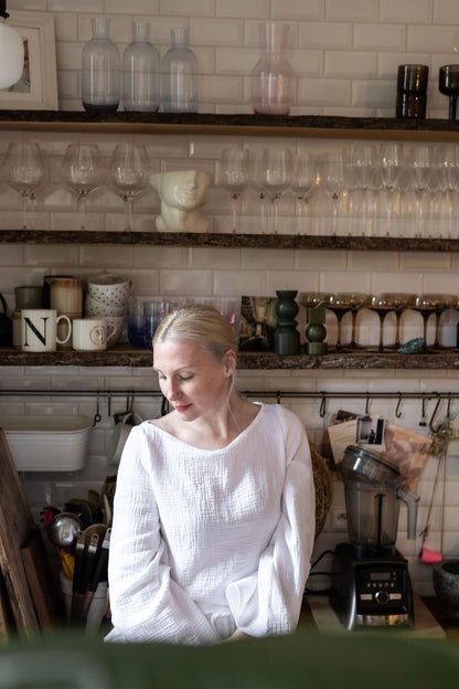 damsky-top-Lehkost-elegance-volnost-jemny- bavlneny-muselin-siroke-rukavy-perfektne-ladi-s-nasimi-balonovymi-kalhotami–Styl-komfort-na-jedničku-Idealni-pro-každodeni- noseni-bila