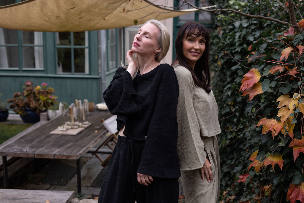 damsky-top-Lehkost-elegance-volnost-jemny- bavlneny-muselin-siroke-rukavy-perfektne-ladi-s-nasimi-balonovymi-kalhotami–Styl-komfort-na-jedničku-Idealni-pro-každodeni- noseni-cerna