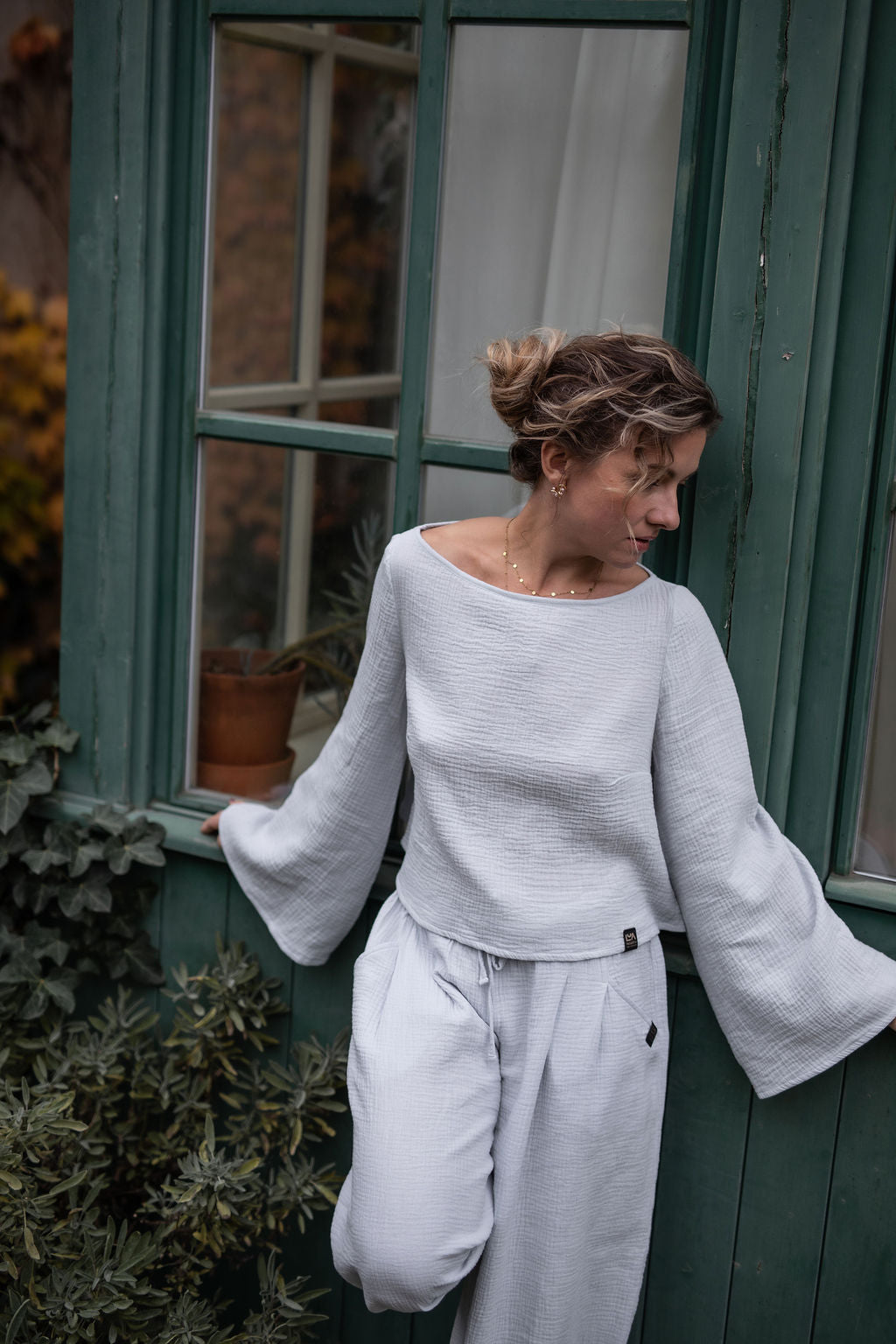 damsky-top-Lehkost-elegance-volnost-jemny- bavlneny-muselin-siroke-rukavy-perfektne-ladi-s-nasimi-balonovymi-kalhotami–Styl-komfort-na-jedničku-Idealni-pro-každodeni- noseni-baby-blue