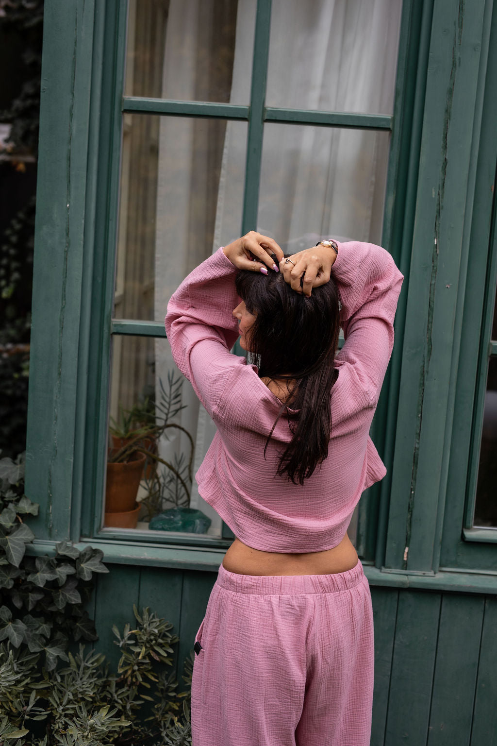 damsky-top-Lehkost-elegance-volnost-jemny- bavlneny-muselin-siroke-rukavy-perfektne-ladi-s-nasimi-balonovymi-kalhotami–Styl-komfort-na-jedničku-Idealni-pro-každodeni- noseni-ruzova