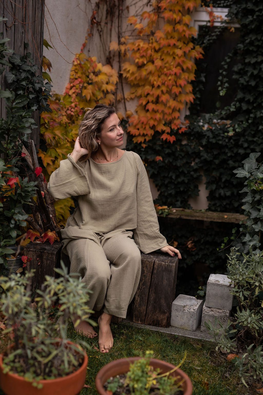 damsky-top-Lehkost-elegance-volnost-jemny- bavlneny-muselin-siroke-rukavy-perfektne-ladi-s-nasimi-balonovymi-kalhotami–Styl-komfort-na-jedničku-Idealni-pro-každodeni- noseni-khaki