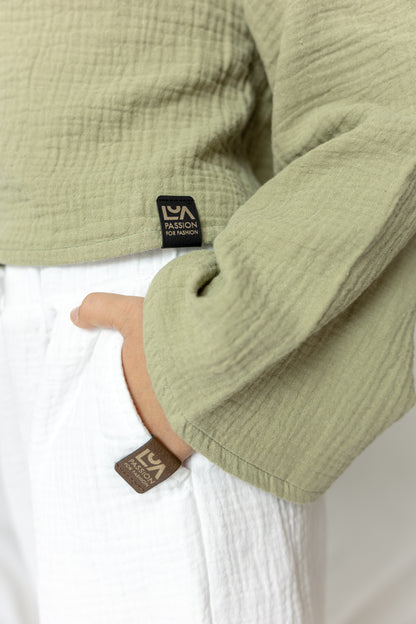 damsky-top-Lehkost-elegance-volnost-jemny- bavlneny-muselin-siroke-rukavy-perfektne-ladi-s-nasimi-balonovymi-kalhotami–Styl-komfort-na-jedničku-Idealni-pro-každodeni- noseni-khaki