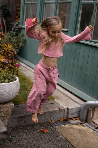 divci-balonove-kalhoty-pohodli- styl-volnost-v- jednom- lehky- mušelín-Jsou -vzdušné-neomezují-se- v -pohybbu-elegantní-střihu-do -města- na víkendovou pohodu-Ležérní vzhled-
Elastický- pas -pro -maximální pohodlí-Ideální -na -jaro- léto- i -teplé -podzimní-dny-ruzova