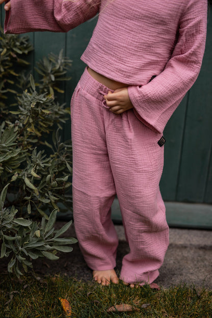 divci-balonove-kalhoty-pohodli- styl-volnost-v- jednom- lehky- mušelín-Jsou -vzdušné-neomezují-se- v -pohybbu-elegantní-střihu-do -města- na víkendovou pohodu-Ležérní vzhled-
Elastický- pas -pro -maximální pohodlí-Ideální -na -jaro- léto- i -teplé -podzimní-dny-ruzova