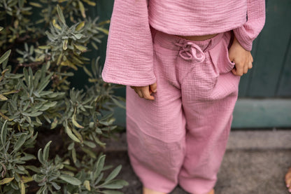 divci-balonove-kalhoty-pohodli- styl-volnost-v- jednom- lehky- mušelín-Jsou -vzdušné-neomezují-se- v -pohybbu-elegantní-střihu-do -města- na víkendovou pohodu-Ležérní vzhled-
Elastický- pas -pro -maximální pohodlí-Ideální -na -jaro- léto- i -teplé -podzimní-dny-ruzova