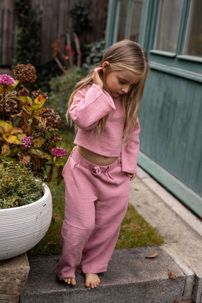 divci-balonove-kalhoty-pohodli- styl-volnost-v- jednom- lehky- mušelín-Jsou -vzdušné-neomezují-se- v -pohybbu-elegantní-střihu-do -města- na víkendovou pohodu-Ležérní vzhled-
Elastický- pas -pro -maximální pohodlí-Ideální -na -jaro- léto- i -teplé -podzimní-dny-ruzova