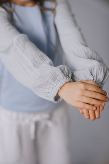 divci-elegantni-halena-muselin-uplet-balonove-rukavy-do-skolky.skoly-na-party -vylety-pohoda-baby-blue-detail