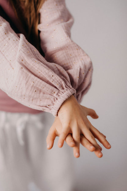 divci-elegantni-halena-muselin-uplet-balonove-rukavy-do-skolky.skoly-na-party -vylety-pohoda-zlate-tecky-ruzova-detail