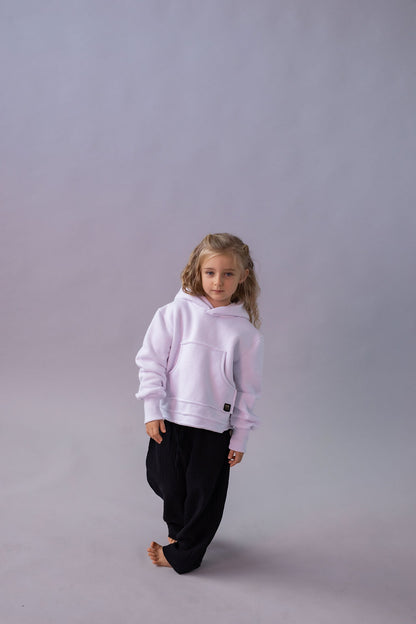 divci-mikina-pocesana-teplakovina-s-kapuci-kapsa-klokan-bila