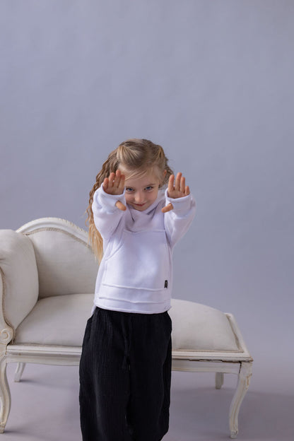 divci-mikina-pocesana-teplakovina-s-kapuci-kapsa-klokan-bila