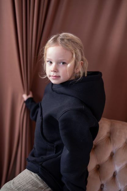 divci-mikina-pocesana-teplakovina-s-kapuci-kapsa-klokan-cerna