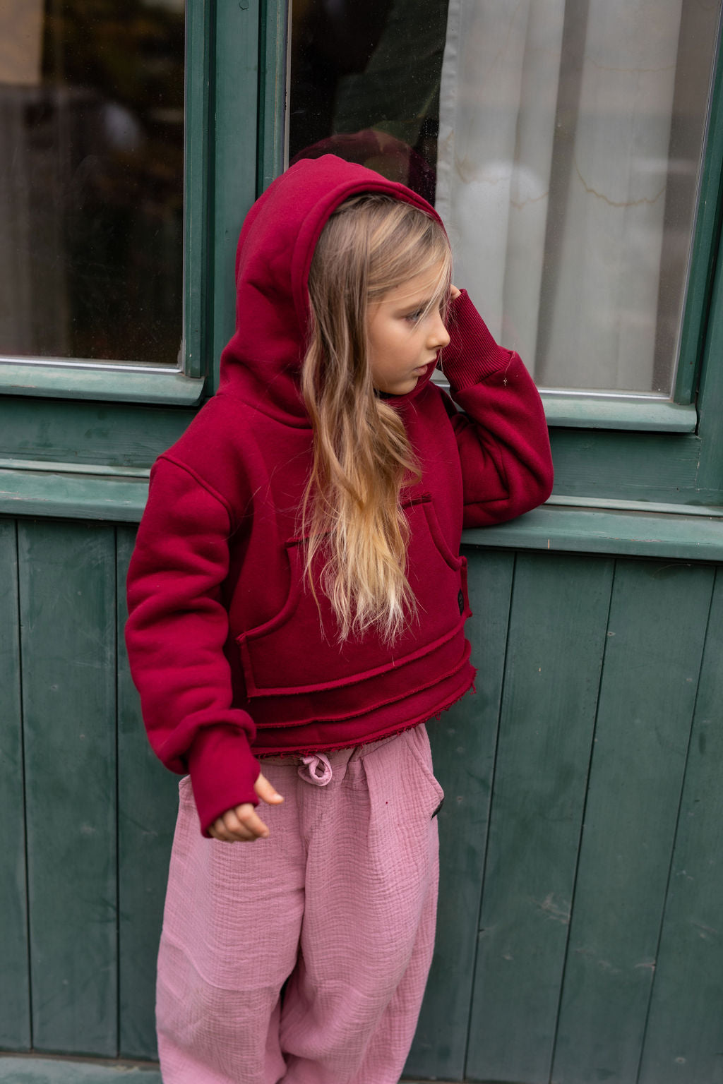 divci-mikina-pocesana-teplakovina-s-kapuci-kapsa-klokan-vinova