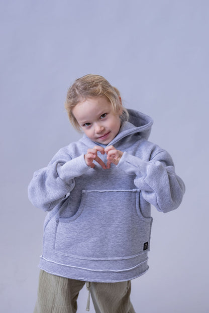 divci-mikina-pocesana-teplakovina-s-kapuci-kapsa-klokan-šedy-melir