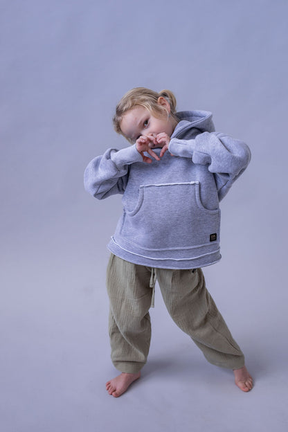 divci-mikina-pocesana-teplakovina-s-kapuci-kapsa-klokan-šedy-melir