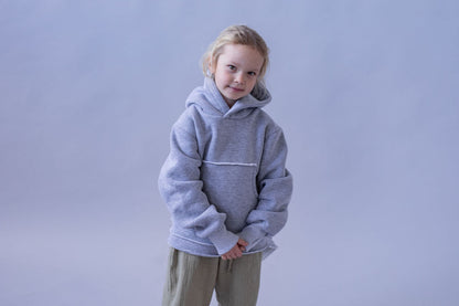 divci-mikina-pocesana-teplakovina-s-kapuci-kapsa-klokan-šedy-melir