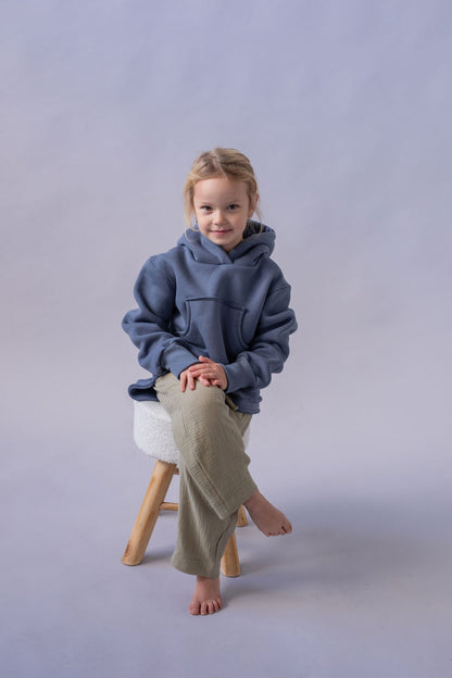 divci-mikina-pocesana-teplakovina-s-kapuci-kapsa-klokan-tmave-seda