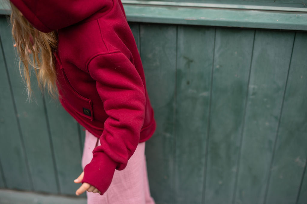 divci-mikina-pocesana-teplakovina-s-kapuci-kapsa-klokan-vinova