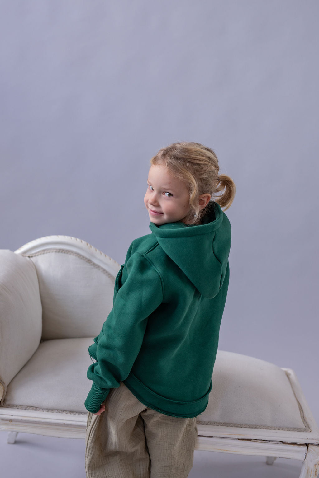 divci-mikina-pocesana-teplakovina-s-kapuci-kapsa-klokan-zelena