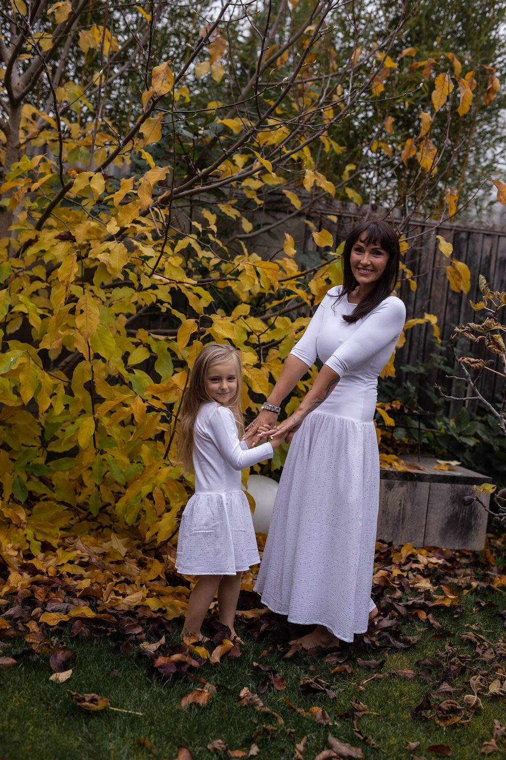 divci-saty-uplet-muselin-3/4-rukav-jednoduchost-styl-pro-kazde-rocni-obdobi-vecere-k-mori-elegantni-zlate-tecky-bila