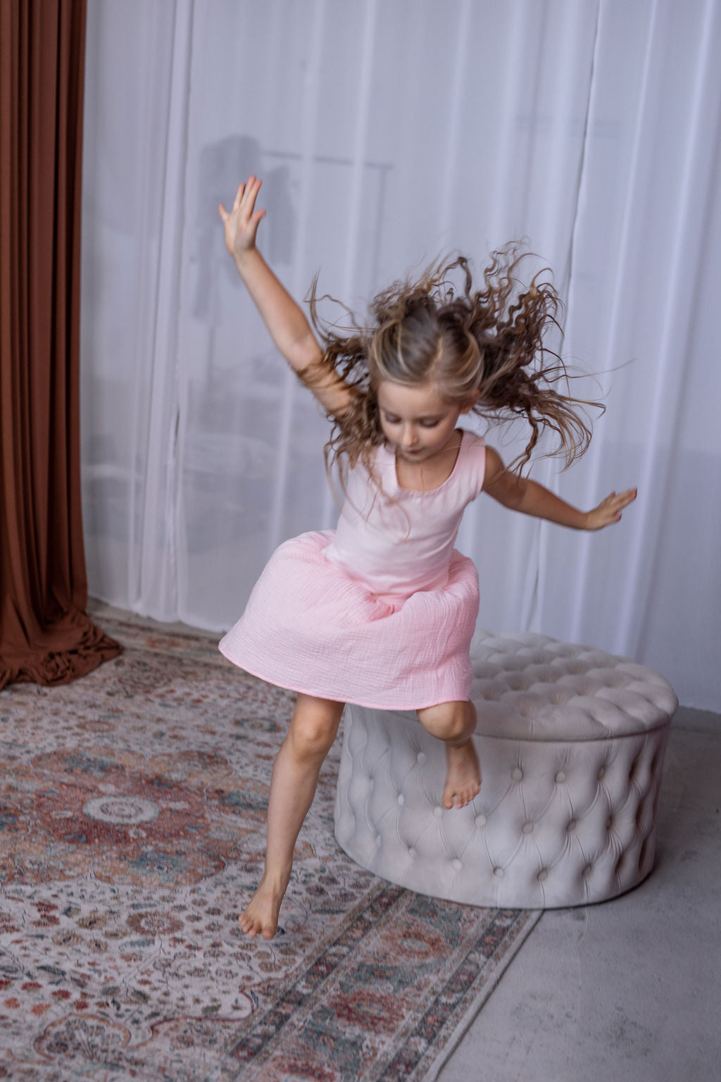 divci-saty-pohodlny-uplet-nahore-lehka-a-bohata-muselinova-sukne-vsestranne-nadcasove-vhodne-k-mori-na-prochazky-na-veceri-svetle-ruzova