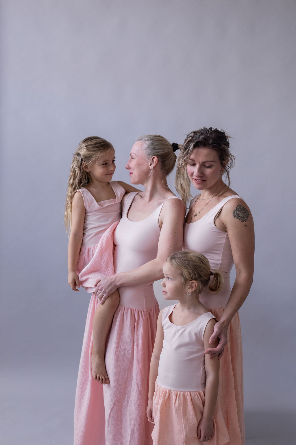 divci-saty-pohodlny-uplet-nahore-lehka-a-bohata-muselinova-sukne-vsestranne-nadcasove-vhodne-k-mori-na-prochazky-na-veceri-svetle-ruzova