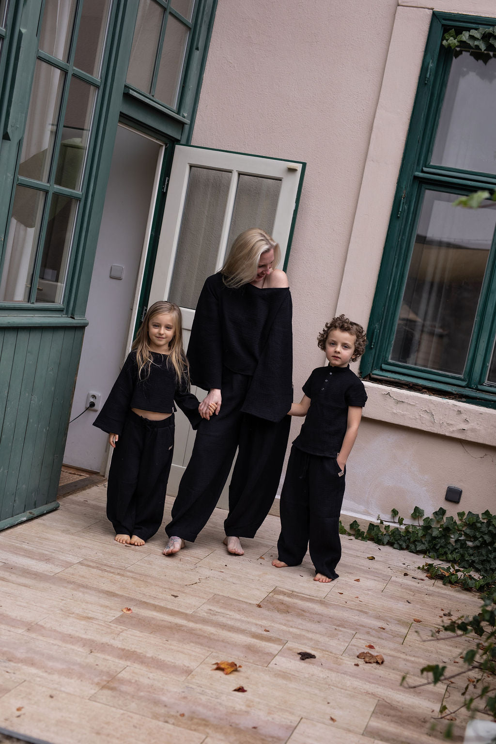 divci-top-měkký-prodyšný-mušelín-stylový-volný-široky-rukáv-Ideální-pro-každodenní-nošení-letní-večery-Lehkost-elegance-volnost-pro-teplé-dny-do-školy-hřiště-bila