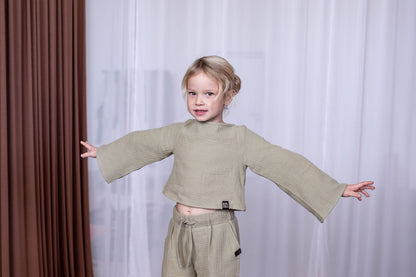 divci-top-měkký-prodyšný-mušelín-stylový-volný-široky-rukáv-Ideální-pro-každodenní-nošení-letní-večery-Lehkost-elegance-volnost-pro-teplé-dny-do-školy-hřiště-khaki