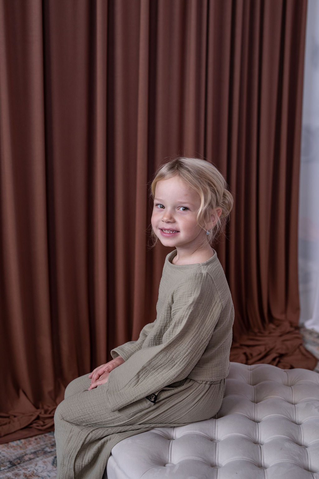 divci-top-měkký-prodyšný-mušelín-stylový-volný-široky-rukáv-Ideální-pro-každodenní-nošení-letní-večery-Lehkost-elegance-volnost-pro-teplé-dny-do-školy-hřiště-khaki