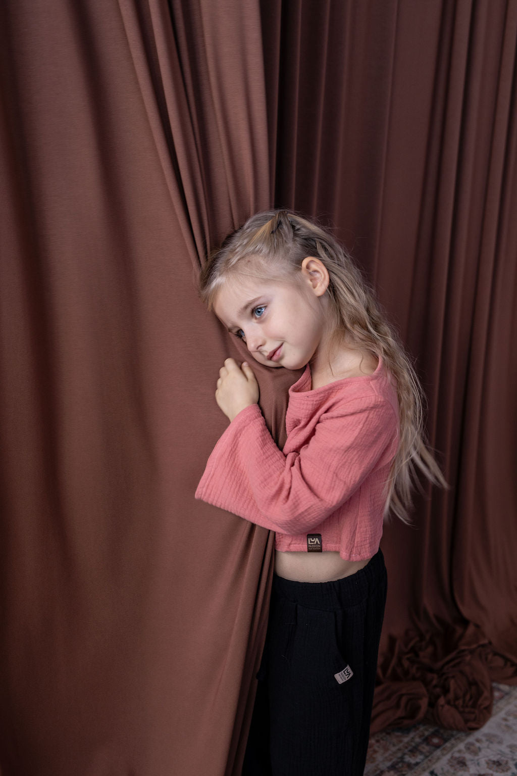 divci-top-měkký-prodyšný-mušelín-stylový-volný-široky-rukáv-Ideální-pro-každodenní-nošení-letní-večery-Lehkost-elegance-volnost-pro-teplé-dny-do-školy-hřiště-koral