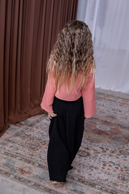 divci-top-měkký-prodyšný-mušelín-stylový-volný-široky-rukáv-Ideální-pro-každodenní-nošení-letní-večery-Lehkost-elegance-volnost-pro-teplé-dny-do-školy-hřiště-koral