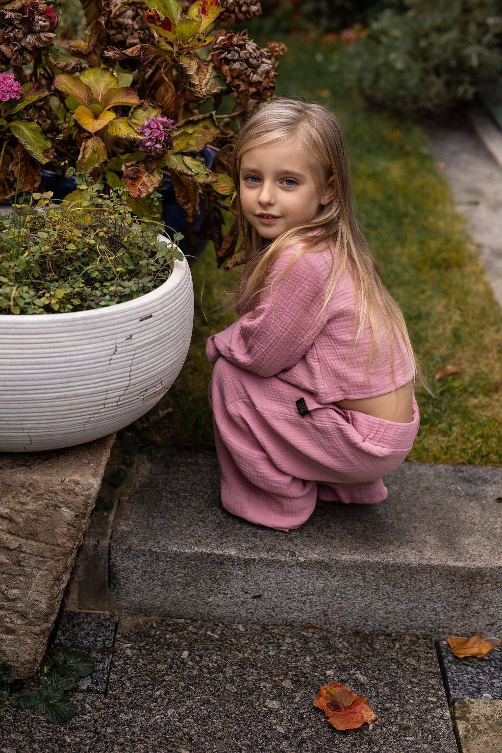 divci-top-měkký-prodyšný-mušelín-stylový-volný-široky-rukáv-Ideální-pro-každodenní-nošení-letní-večery-Lehkost-elegance-volnost-pro-teplé-dny-do-školy-hřiště-ruzova