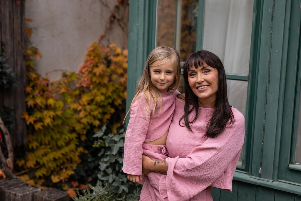 divci-top-měkký-prodyšný-mušelín-stylový-volný-široky-rukáv-Ideální-pro-každodenní-nošení-letní-večery-Lehkost-elegance-volnost-pro-teplé-dny-do-školy-hřiště-ruzova