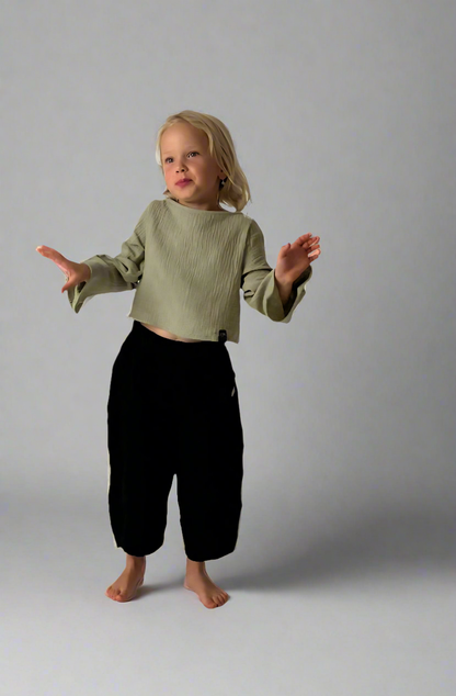 divci-top-měkký-prodyšný-mušelín-stylový-volný-široky-rukáv-Ideální-pro-každodenní-nošení-letní-večery-Lehkost-elegance-volnost-pro-teplé-dny-do-školy-hřiště-khaki