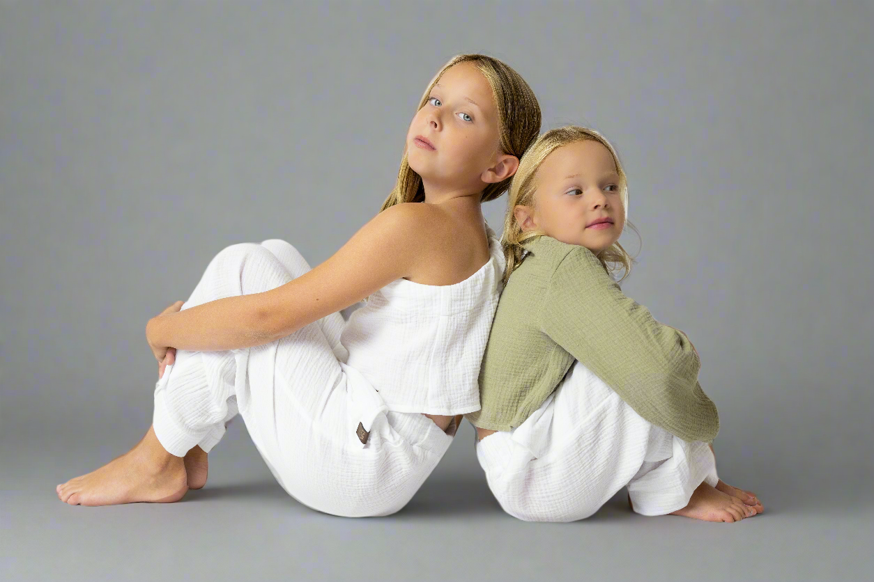 divci-top-měkký-prodyšný-mušelín-stylový-volný-široky-rukáv-Ideální-pro-každodenní-nošení-letní-večery-Lehkost-elegance-volnost-pro-teplé-dny-do-školy-hřiště-khaki