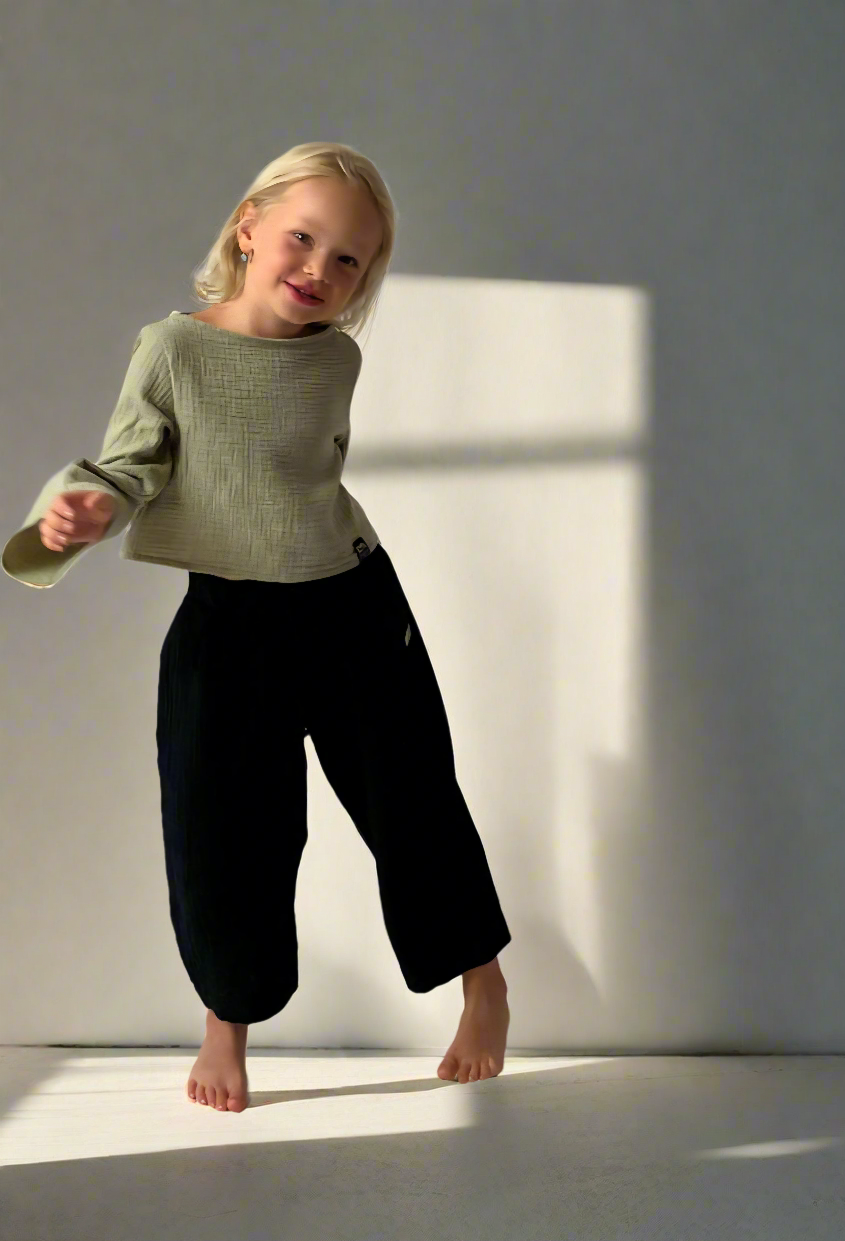 divci-top-měkký-prodyšný-mušelín-stylový-volný-široky-rukáv-Ideální-pro-každodenní-nošení-letní-večery-Lehkost-elegance-volnost-pro-teplé-dny-do-školy-hřiště-khaki