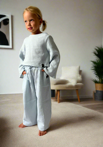 divci-top-měkký-prodyšný-mušelín-stylový-volný-široky-rukáv-Ideální-pro-každodenní-nošení-letní-večery-Lehkost-elegance-volnost-pro-teplé-dny-do-školy-hřiště-baby-blue