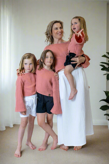 divci-top-měkký-prodyšný-mušelín-stylový-volný-široky-rukáv-Ideální-pro-každodenní-nošení-letní-večery-Lehkost-elegance-volnost-pro-teplé-dny-do-školy-hřiště-coral