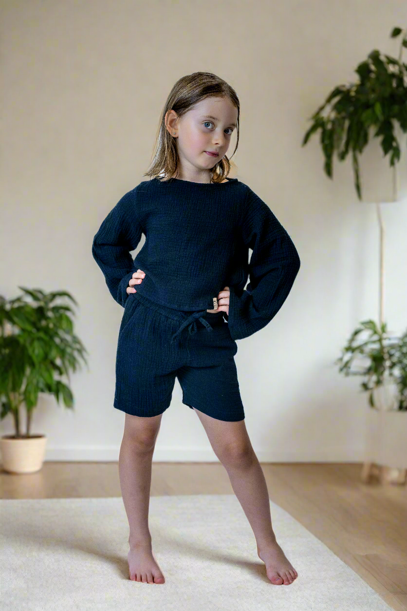 divci-top-měkký-prodyšný-mušelín-stylový-volný-široky-rukáv-Ideální-pro-každodenní-nošení-letní-večery-Lehkost-elegance-volnost-pro-teplé-dny-do-školy-hřiště-cerna