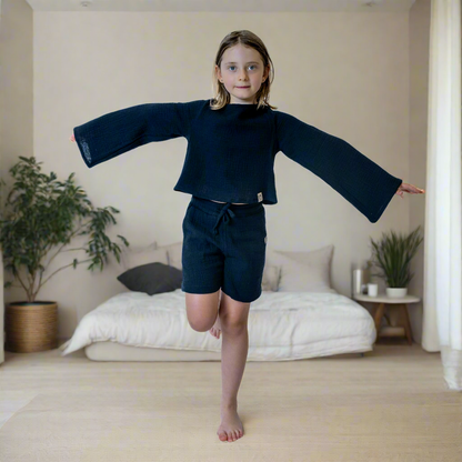 divci-top-měkký-prodyšný-mušelín-stylový-volný-široky-rukáv-Ideální-pro-každodenní-nošení-letní-večery-Lehkost-elegance-volnost-pro-teplé-dny-do-školy-hřiště-cerna