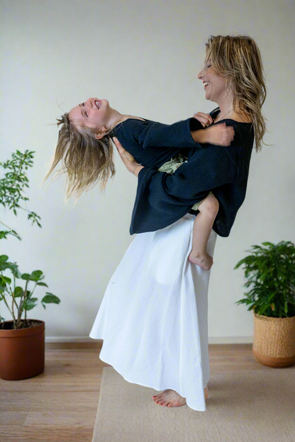 divci-top-měkký-prodyšný-mušelín-stylový-volný-široky-rukáv-Ideální-pro-každodenní-nošení-letní-večery-Lehkost-elegance-volnost-pro-teplé-dny-do-školy-hřiště-cerna